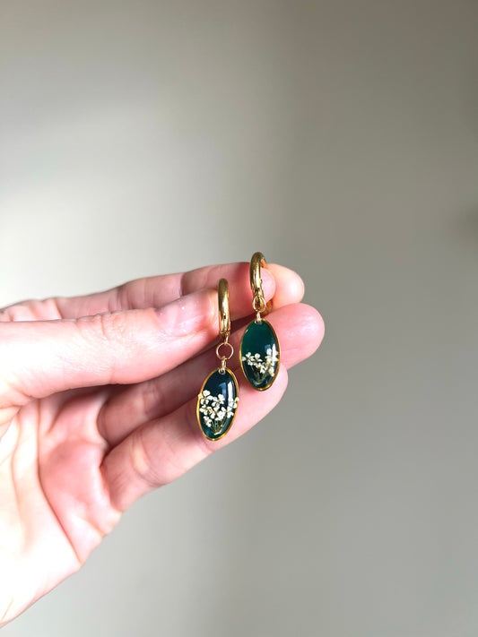 Flor silvestre verde