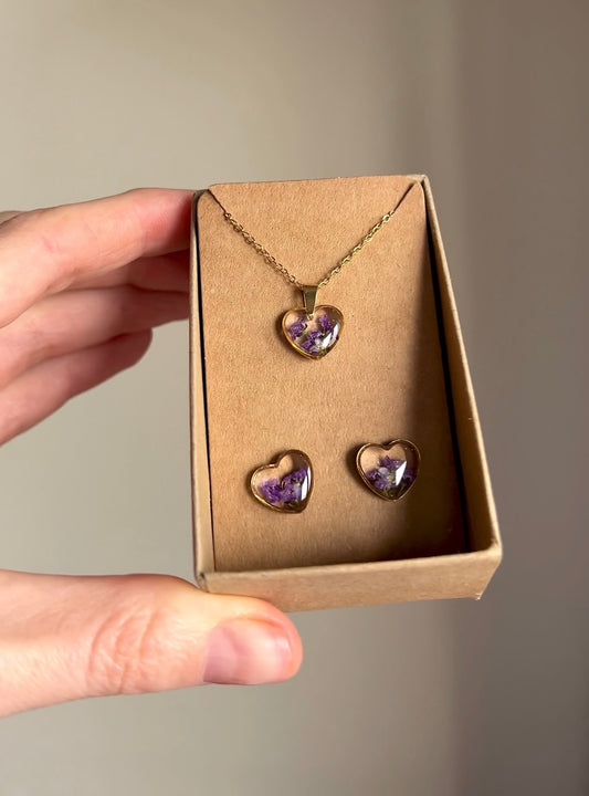 Corazones violetas